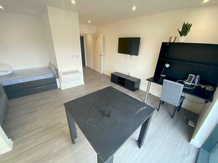 Flat To Rent In Priestley Street, Sheffield, S2