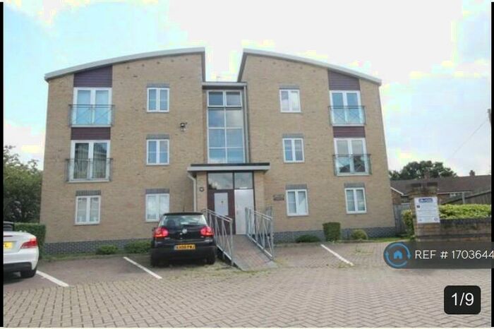 2 Bedroom Flat To Rent In Romside Place, Romford, RM7
