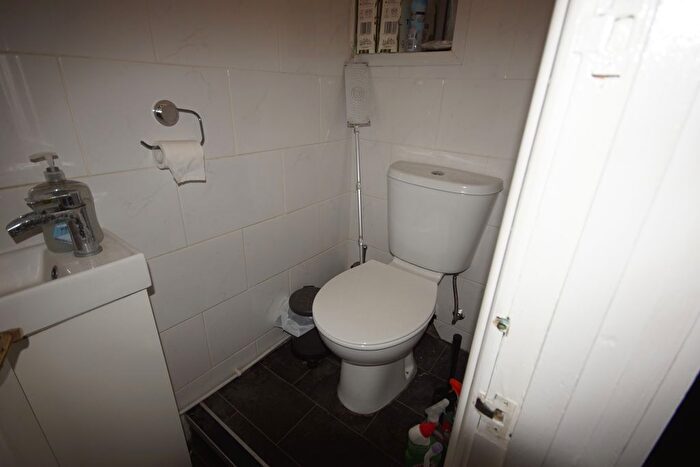 2 Bedroom Flat To Rent In Cotham Vale, Bristol, BS6