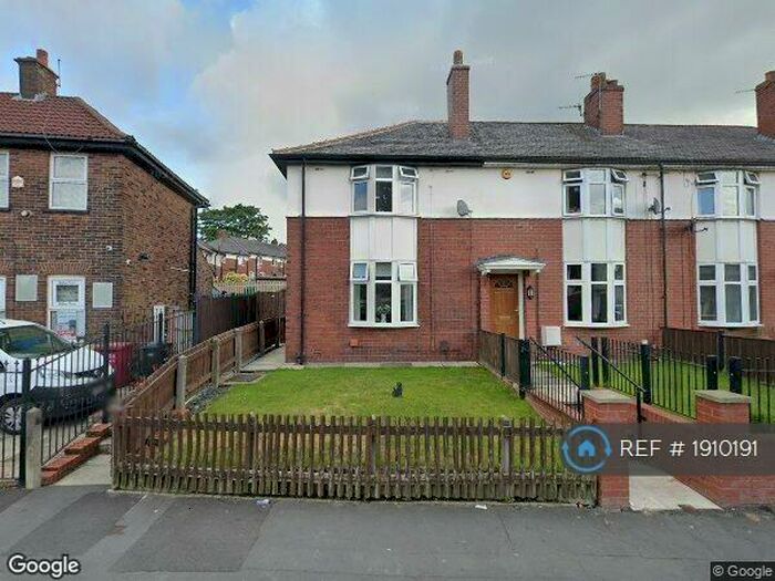 2 Bedroom End Of Terrace House To Rent In Athlone Avenue, Bolton, BL1