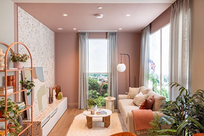 2 Bedroom Flat For Sale In King Street, London, W6