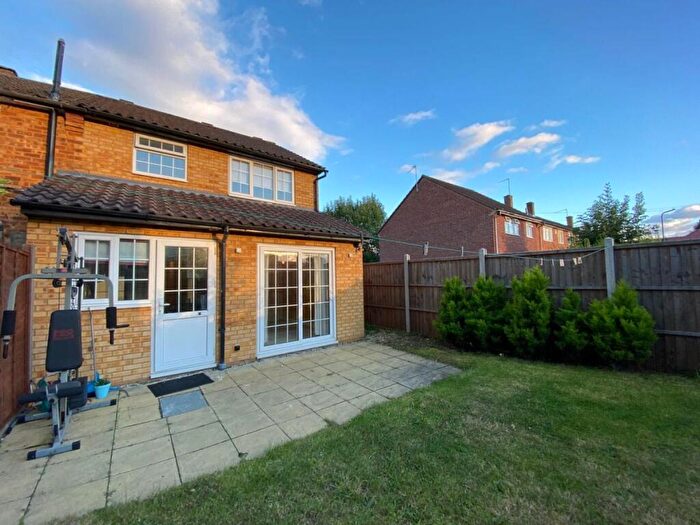 3 Bedroom Semi-Detached House To Rent In Britwell, Slough, SL2