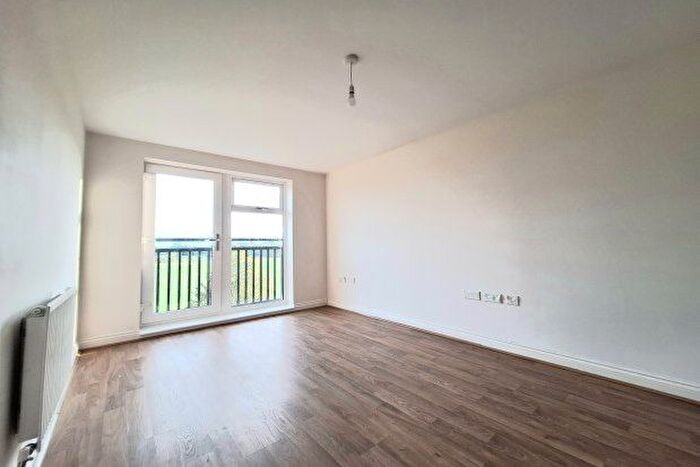 2 Bedroom Flat To Rent In Tanners Close, Dartford, DA1