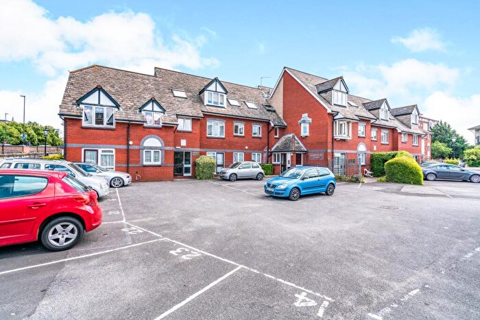 1 Bedroom Flat To Rent In Commodore Court, Captains Place, Southampton, SO14