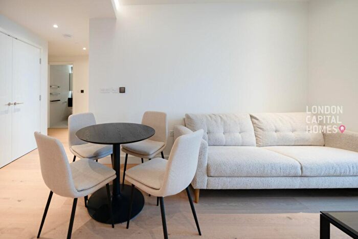 2 Bedroom Apartment To Rent In Harcourt Tower, Marsh Wall, London, E14