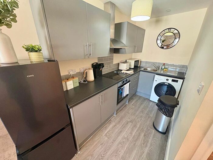 3 Bedroom Flat To Rent In Emerald Street, Cardiff, CF24