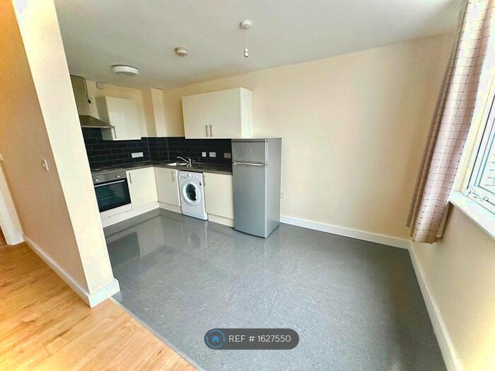 2 Bedroom Flat To Rent In Potovens Lane, Outwood, Wakefield, WF1