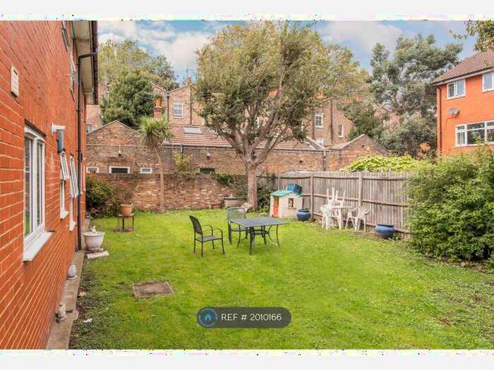 3 Bedroom Flat To Rent In Clark Street, London, E1