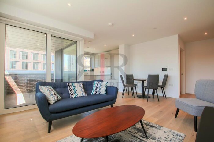 2 Bedroom Apartment To Rent In Walworth Road, London, SE17