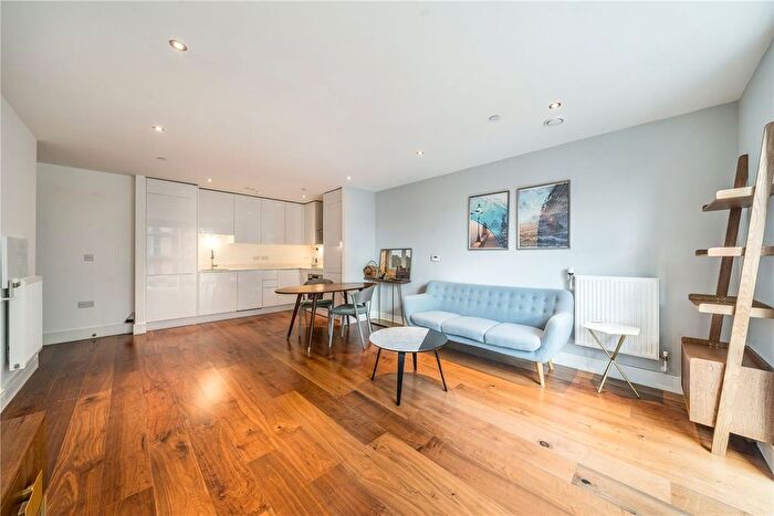 2 Bedroom Flat To Rent In Jackson Tower, Canary Wharf, E14
