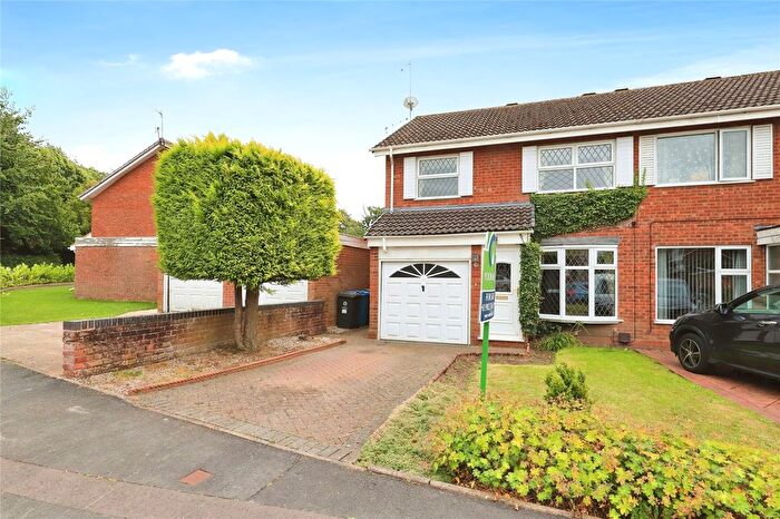 3 Bedroom Semi-Detached House For Sale In Gainsborough Drive, Perton Wolverhampton, Staffordshire, WV6