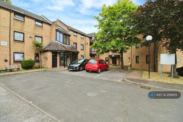 2 Bedroom Flat To Rent In St. Leonards Road, Windsor, SL4