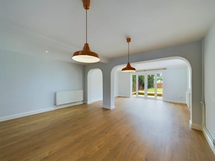 3 Bedroom Property To Rent In Cotswold Gardens, Tewkesbury, GL20