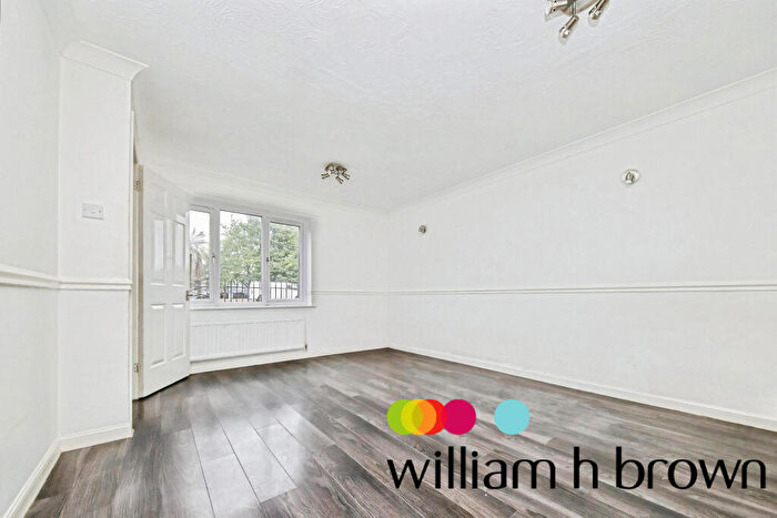 3 Bedroom Semi Detached House To Rent In Hallcroft Chase, Highwoods, Colchester, CO4