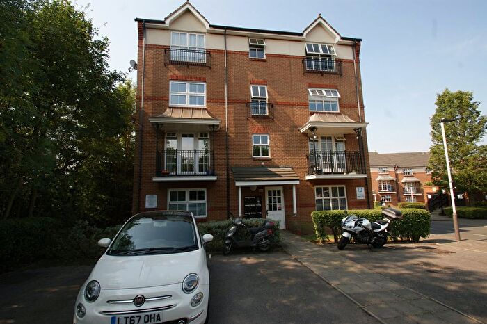 2 Bedroom Flat For Sale In Shaftesbury Gardens, North Acton, North Acton, NW10