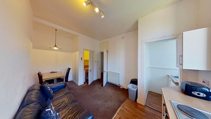 3 Bedroom Flat To Rent In () Leamington Terrace, Edinburgh, EH10
