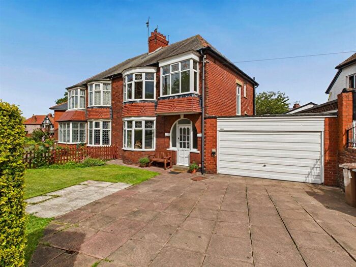 3 Bedroom Semi-Detached House For Sale In The Broadway, North Shields, NE30