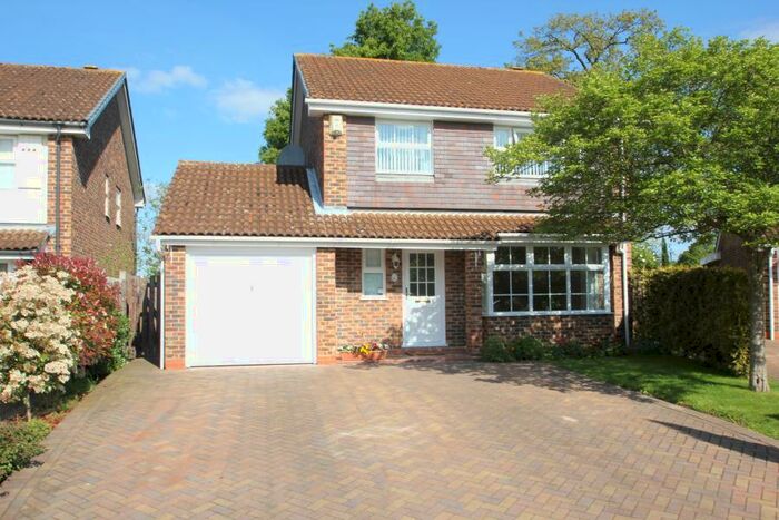 4 Bedroom Detached House To Rent In Addlestone, KT15