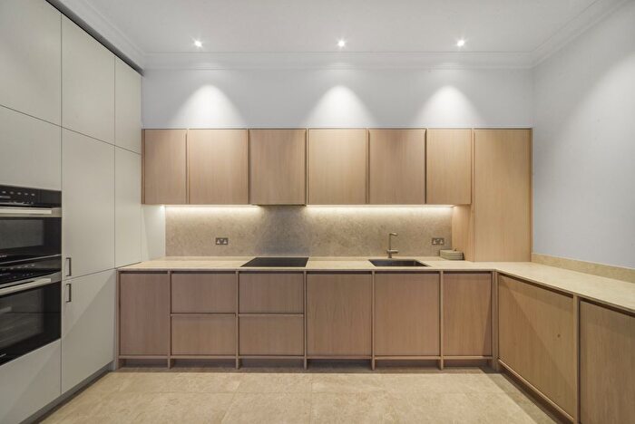 2 Bedroom Flat To Rent In Queens, London, SW7