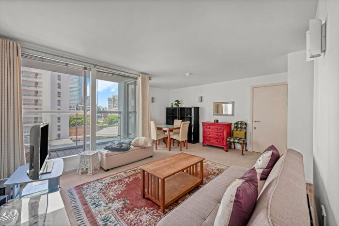 2 Bedroom Flat For Sale In Corona Building, Blackwall Way, E14