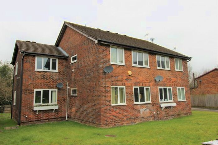 Studio To Rent In Millersdale Court, Glossop, SK13