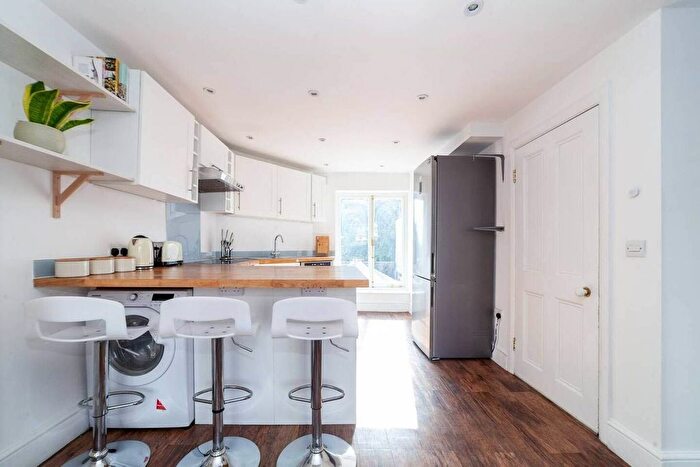 3 Bedroom Maisonette To Rent In Hill Rise, Richmond, Richmond, TW10