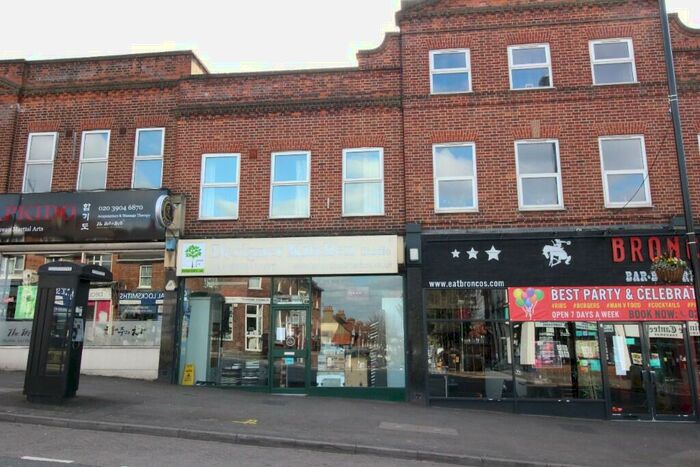 2 Bedroom Flat To Rent In Central Road, Worcester Park, Surrey, KT4