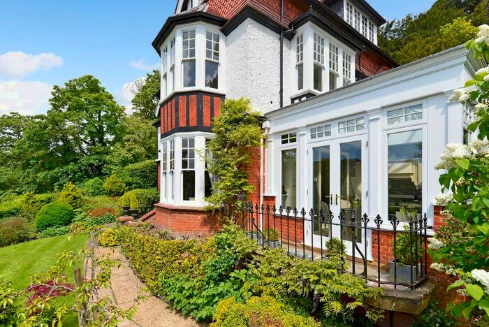 1 Bedroom Flat For Sale In Shalford Road, Guildford, GU1