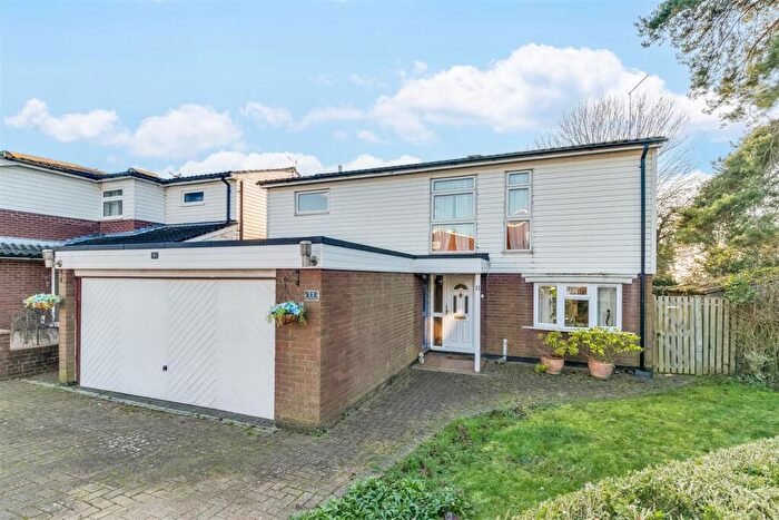 4 Bedroom Detached House For Sale In Pear Tree Dell, Letchworth Garden City, SG6