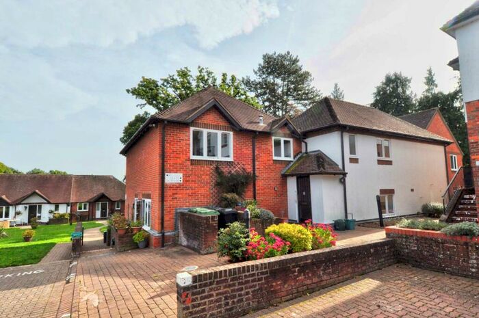 1 Bedroom Retirement Property To Rent In War Memorial Place, Henley On Thames, RG9