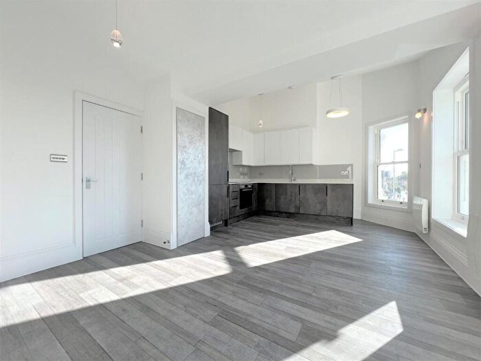 1 Bedroom Flat To Rent In , High Road Leyton, London, E10