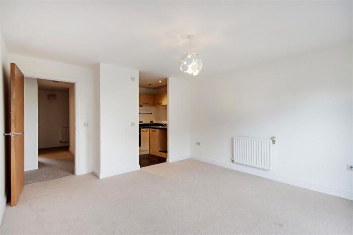 2 Bedroom Flat For Sale In Chalfont Road, London, SE25