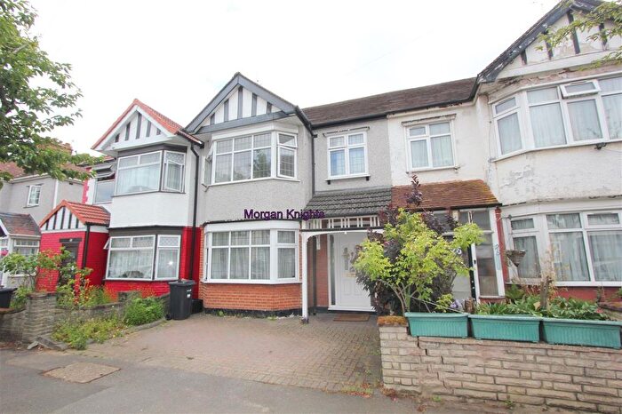 4 Bedroom Terraced House To Rent In Brockham Drive, Ilford, IG2