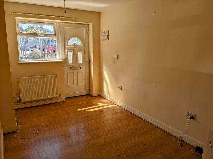 2 Bedroom Flat To Rent In Pershore Road, Selly Park, Birmingham, B30