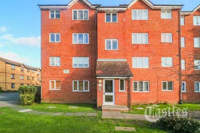 Studio To Rent In Linnet Close, Edmonton, N9