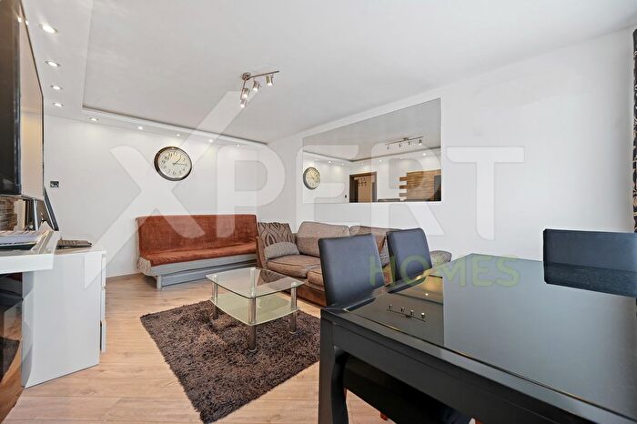 2 Bedroom Flat For Sale In Farm Road, Hounslow, TW4