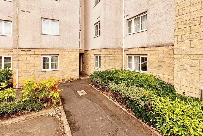 1 Bedroom Flat For Sale In Queens Crescent, Livingston, EH54