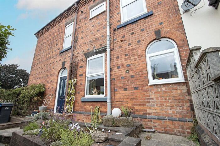 4 Bedroom Terraced House For Sale In Compton Street, Chesterfield, S40