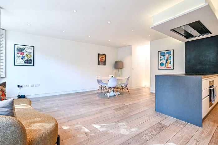 3 Bedroom Property To Rent In Cloudesley Road, Barnsbury, London, N1