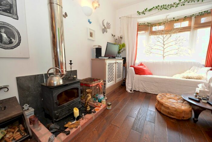 3 Bedroom Semi-Detached House To Rent In Priory Road, Southampton SO17