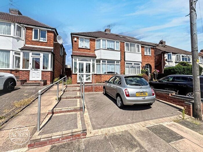 3 Bedroom Semi-Detached House For Sale In Mildenhall Road, Great Barr, Birmingham, B42