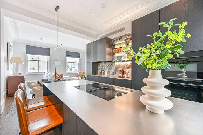 3 Bedroom Maisonette To Rent In Portobello Road, Portobello, London, W10