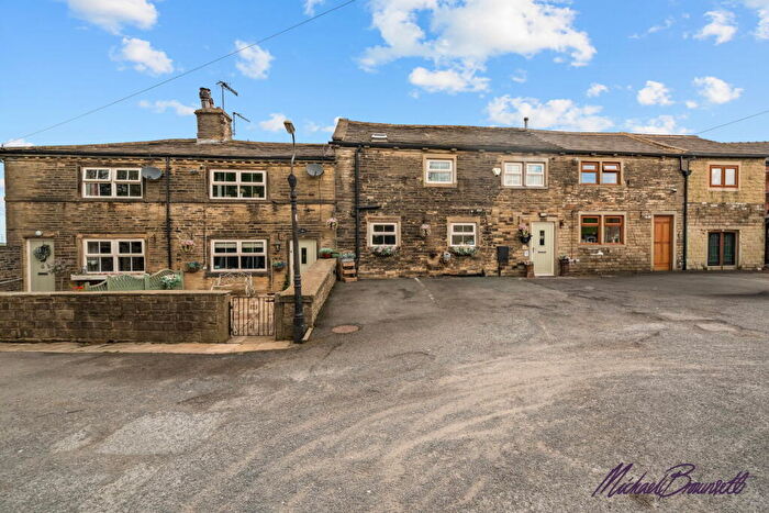 3 Bedroom Cottage For Sale In Brow Top, Bradford, BD14