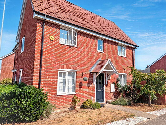 3 Bedroom Semi-Detached House For Sale In Legerton Drive, Clacton-on-sea, CO16