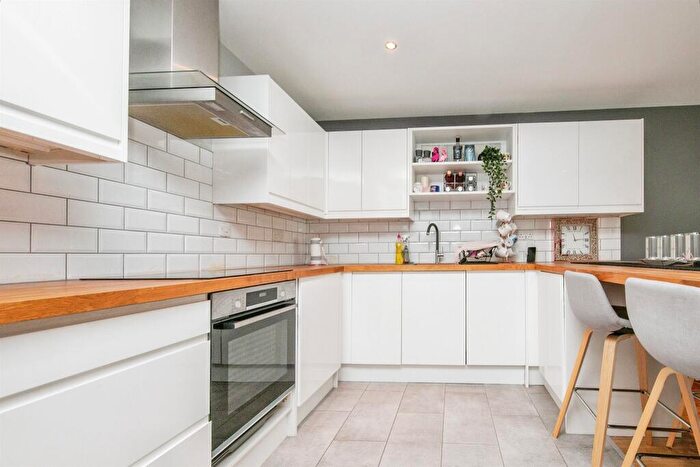 2 Bedroom Flat For Sale In Coprolite Street, Ipswich, IP3