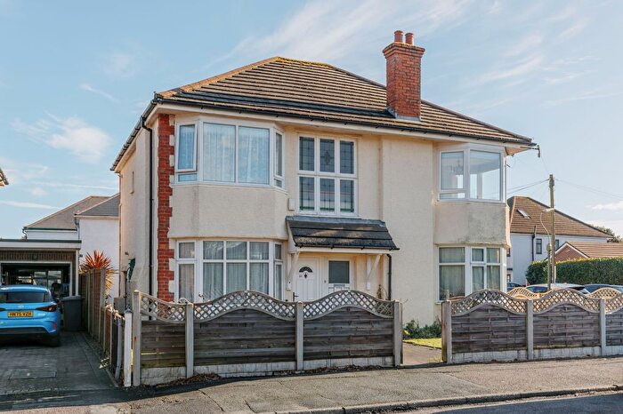 3 Bedroom Flat For Sale In The Avenue, Bournemouth, BH9