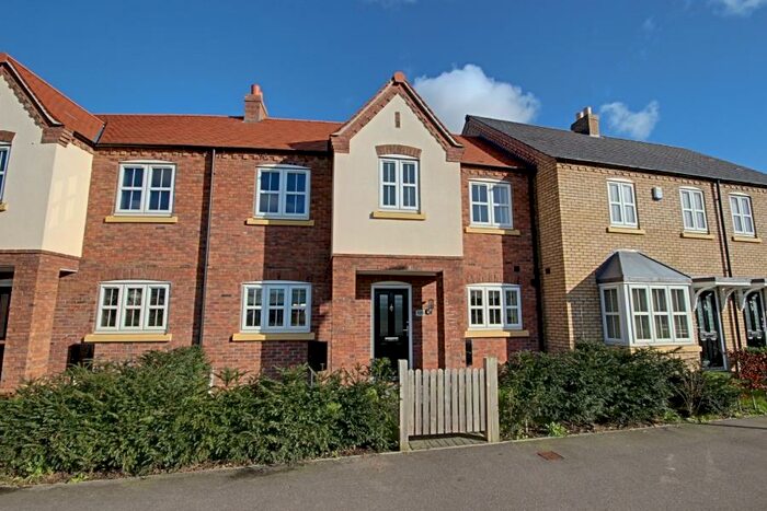 3 Bedroom Mews To Rent In Shinewater Park, Kingswood, Hull, HU7