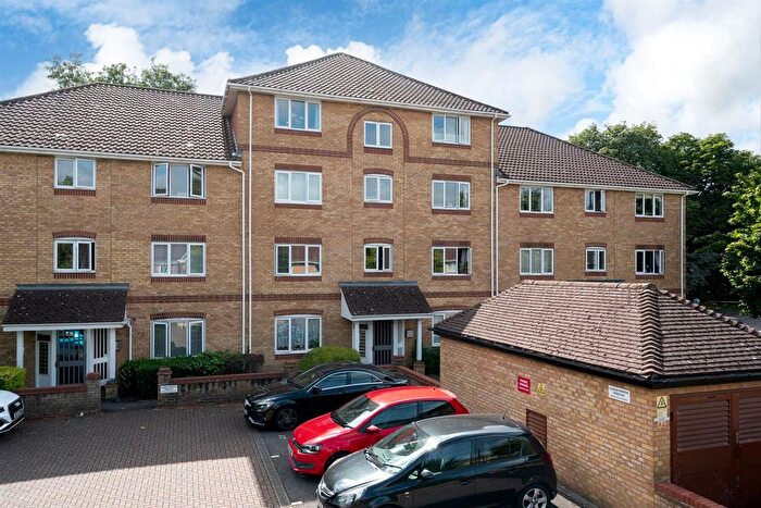 2 Bedroom Flat To Rent In Swan Mead, Hemel Hempstead, HP3