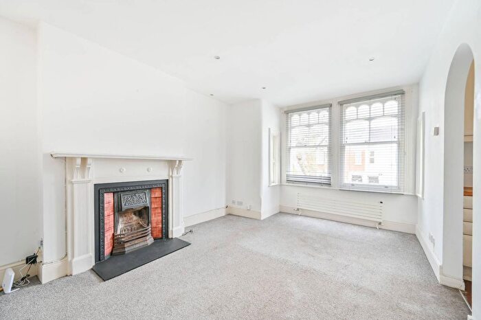 2 Bedroom Flat For Sale In Melrose Avenue, Cricklewood, London, NW2