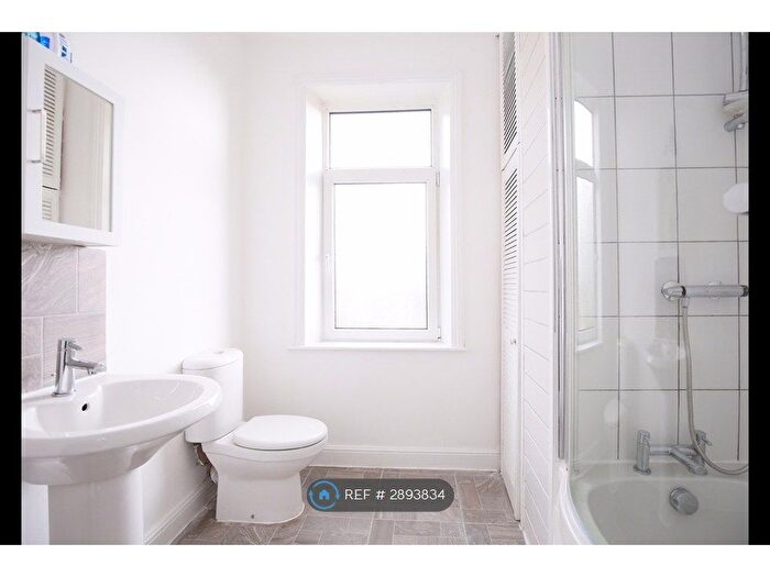 3 Bedroom Terraced House To Rent In Ramsgate Street, Halifax, HX1